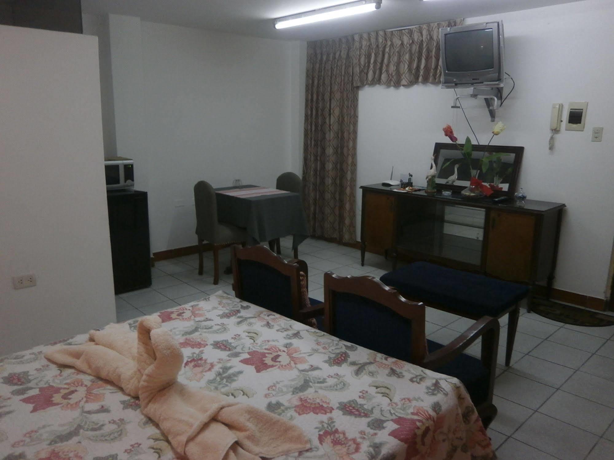 Strenua Santa Maria Suites Trujillo Eksteriør billede