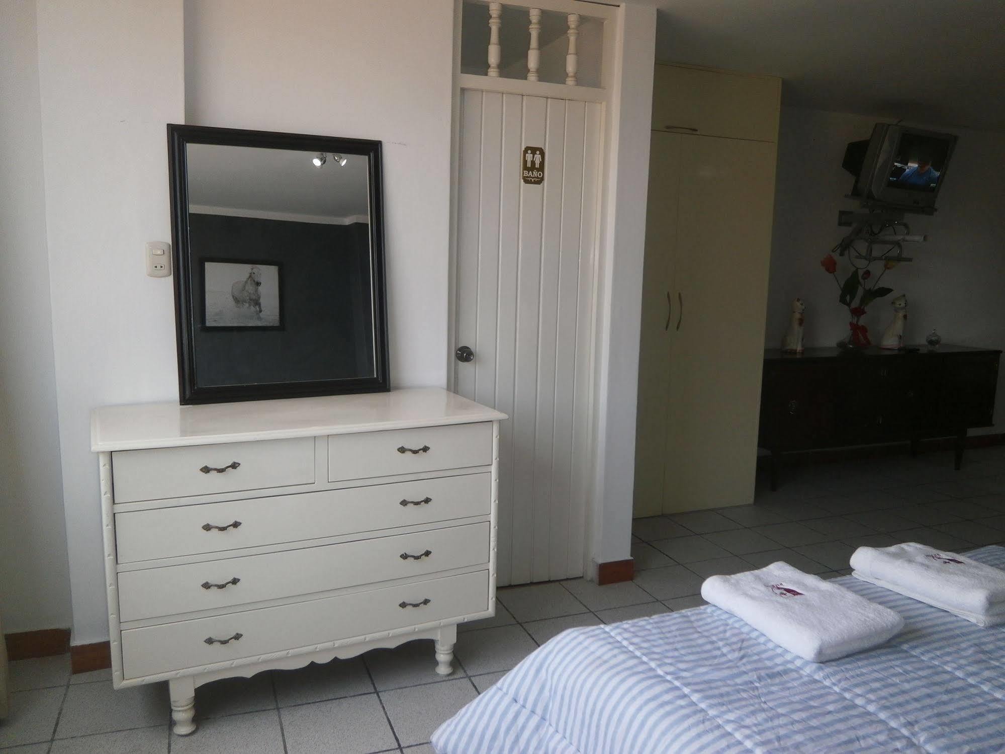 Strenua Santa Maria Suites Trujillo Eksteriør billede